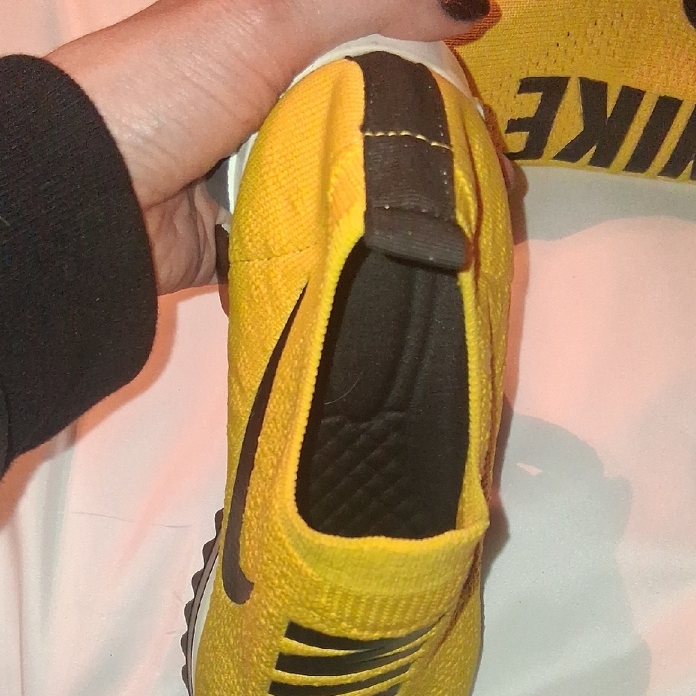 Nike Womens Yellow and Black Slip-On Sneakers a NWOT - Picture 9 of 10